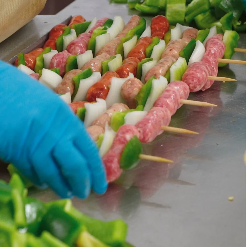 brochetas preparadas para la restauracion